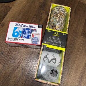 New in box! Men’s winter Socks Bundle with Stainless Steel Camo Tumbler